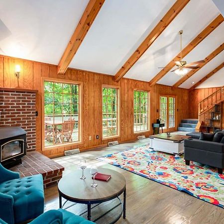 Huge Cabin W Hot Tub, Deck, Grill, Fire Pit, Wifi Berkeley Springs Exterior photo