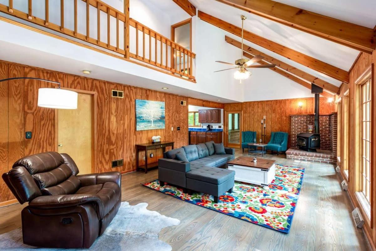 Huge Cabin W Hot Tub, Deck, Grill, Fire Pit, Wifi Berkeley Springs Exterior photo