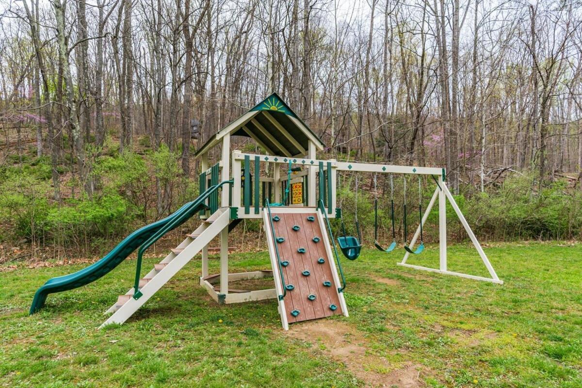 Huge Cabin W Hot Tub, Deck, Grill, Fire Pit, Wifi Berkeley Springs Exterior photo