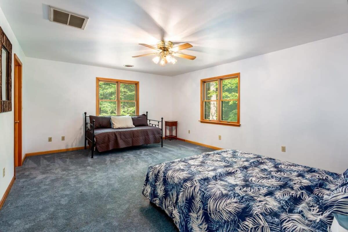 Huge Cabin W Hot Tub, Deck, Grill, Fire Pit, Wifi Berkeley Springs Exterior photo